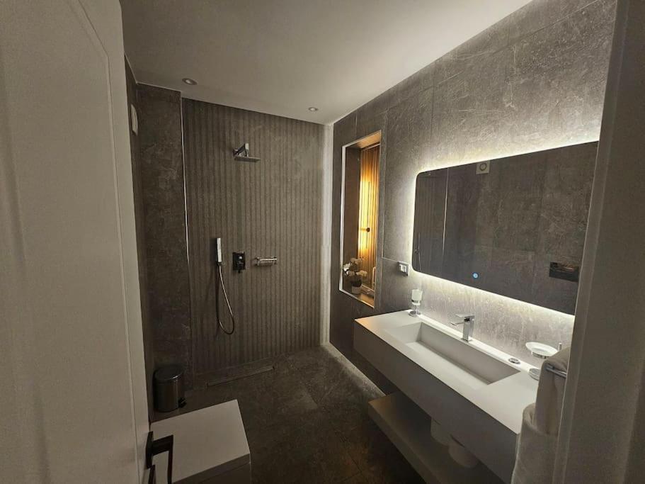 Blloku Suites, City Centre,地拉那 外观 照片